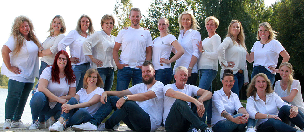 Teamfoto vom Zahnärztezentrum Wiesmoor